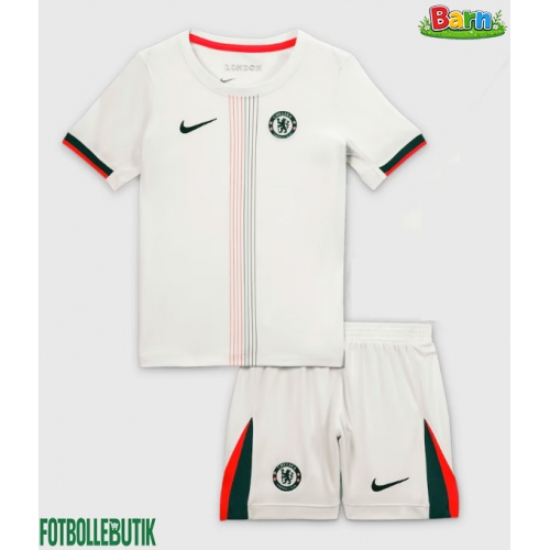 Chelsea Bortaställ Barn 2025-26 Kortärmad (+ Korta byxor)